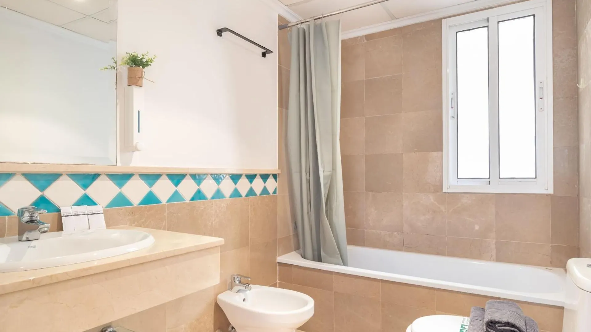 Apartamento Banana Beach Ll Marbella 0*,  Spain